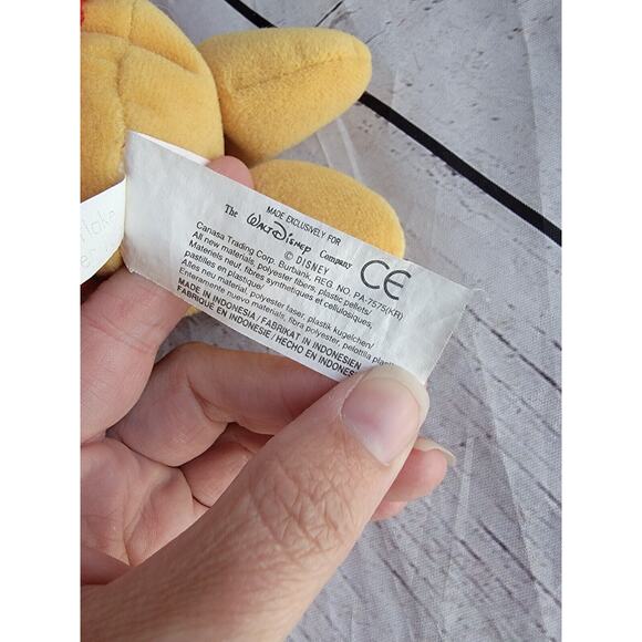 Vintage Disney Store Winnie the Pooh Snowflake Sweater Pooh Mini Bean Bag Beanie - Picture 4 of 6